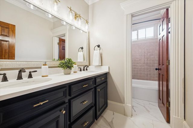 516 Arlington Street, Houston, TX 77007