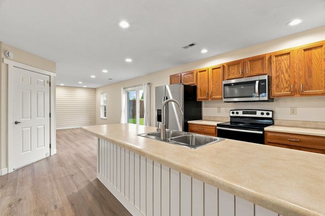 235 E MURPHY DR, Columbia, MO 65202
