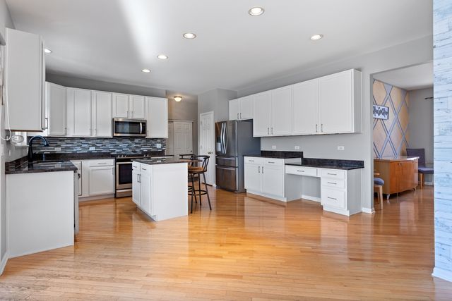 69 Telluride Court, Gilberts, IL 60136