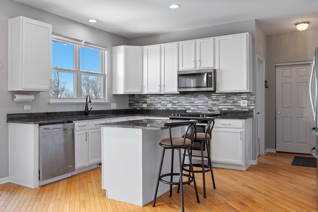 69 Telluride Court, Gilberts, IL 60136