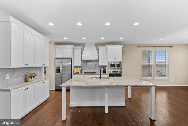 8422 CLIFFVIEW LN, Frederick, MD 21704