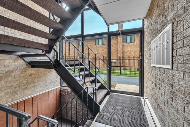 9819 S Cicero Avenue 6, Oak Lawn, IL 60453