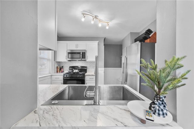 49 Vinton Rd, Irondequoit, NY 14622