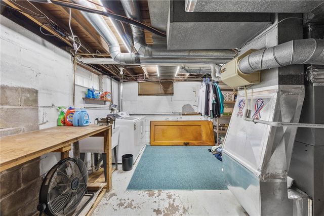 49 Vinton Rd, Irondequoit, NY 14622