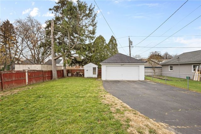 49 Vinton Rd, Irondequoit, NY 14622