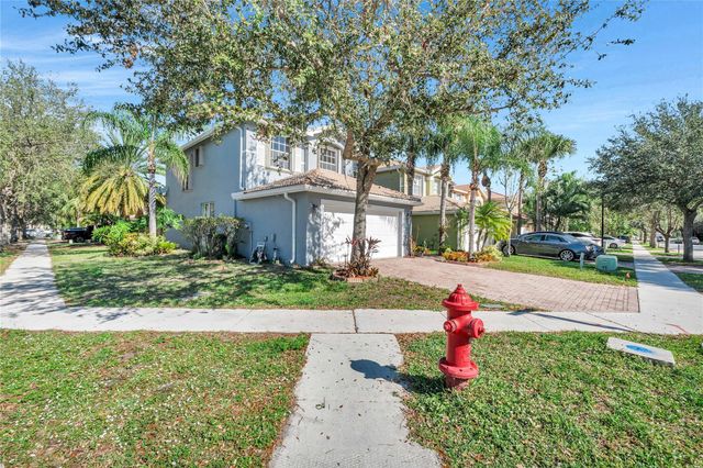 5045 Northern Lights Dr, Greenacres, FL 33463