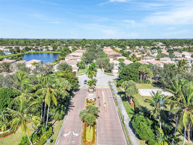 5045 Northern Lights Dr, Greenacres, FL 33463