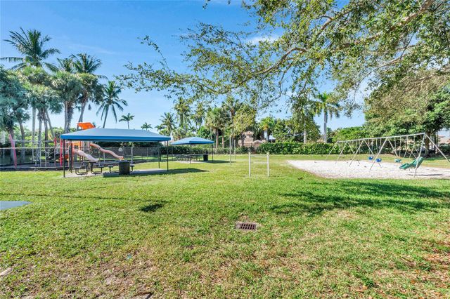 5045 Northern Lights Dr, Greenacres, FL 33463