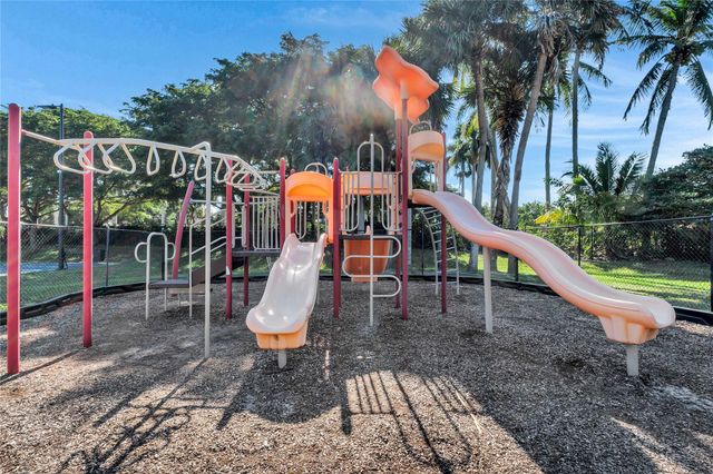 5045 Northern Lights Dr, Greenacres, FL 33463