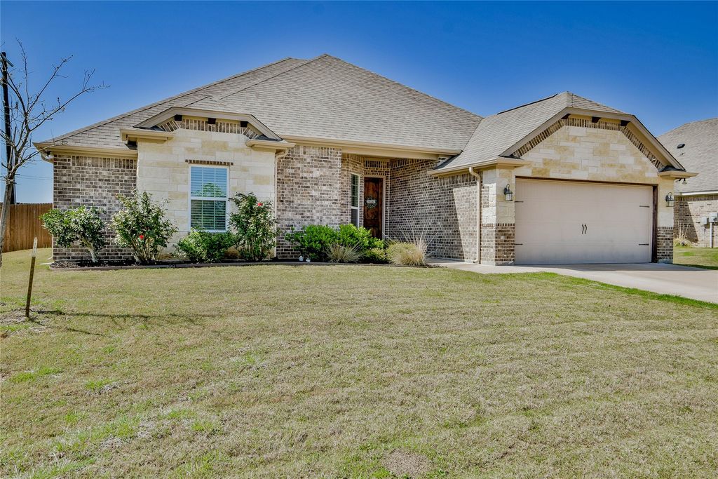 201 Bayless Avenue, Godley, TX 76044