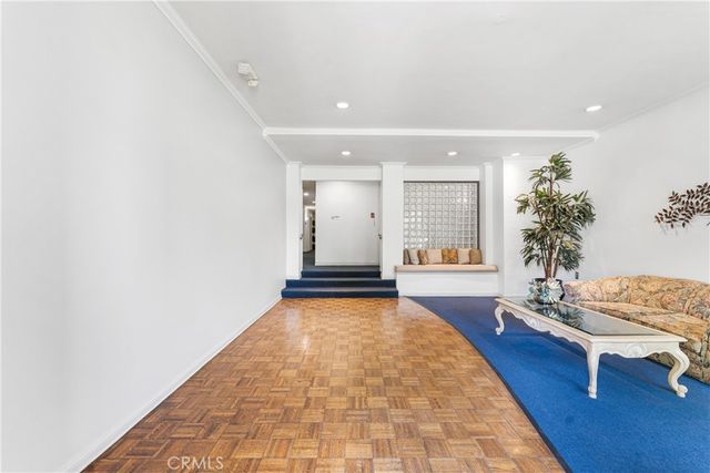 972 E California 207, Pasadena, CA 91106