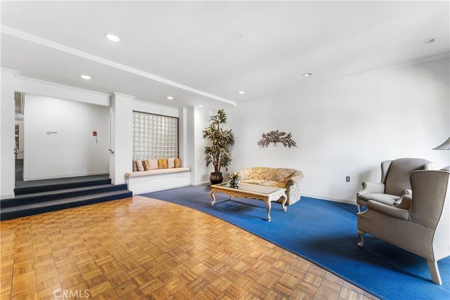 972 E California 207, Pasadena, CA 91106