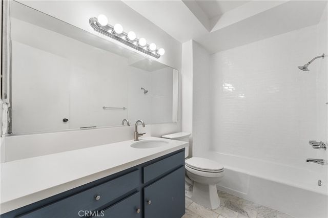 972 E California 207, Pasadena, CA 91106
