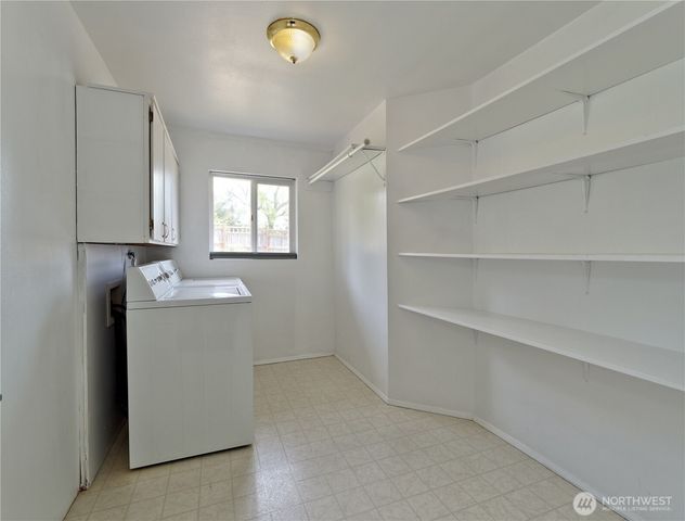 395 Sunset Drive, Oak Harbor, WA 98277