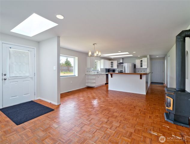 395 Sunset Drive, Oak Harbor, WA 98277