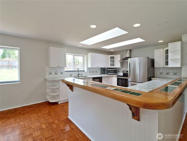 395 Sunset Drive, Oak Harbor, WA 98277