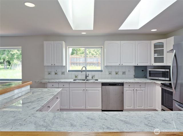 395 Sunset Drive, Oak Harbor, WA 98277
