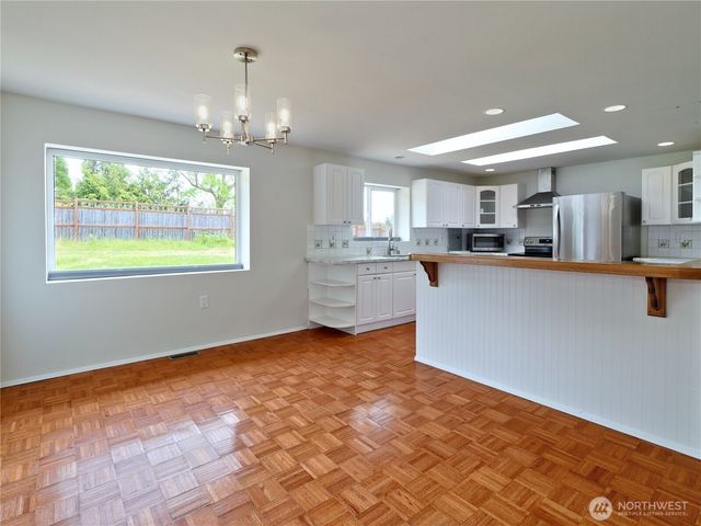 395 Sunset Drive, Oak Harbor, WA 98277