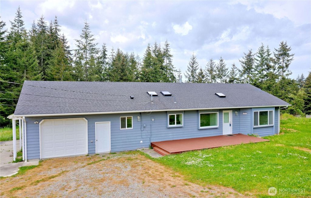 395 Sunset Drive, Oak Harbor, WA 98277
