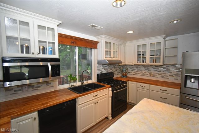 29663 Sutton Drive, North Olmsted, OH 44070