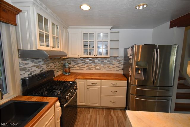 29663 Sutton Drive, North Olmsted, OH 44070