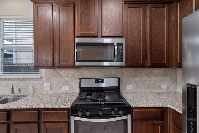 341 Twisted Oaks LN, Buda, TX 78610