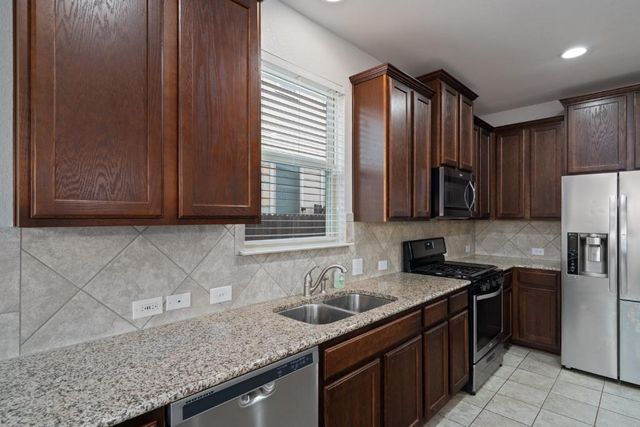 341 Twisted Oaks LN, Buda, TX 78610
