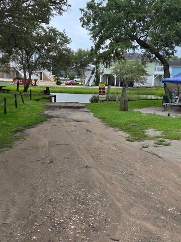 433 E Banks Dr., Garden City Beach, SC 29576