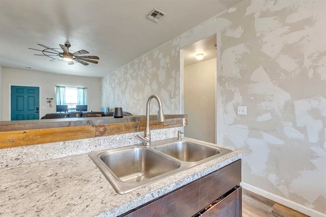 2000 Concord Drive, Newcastle, OK 73065