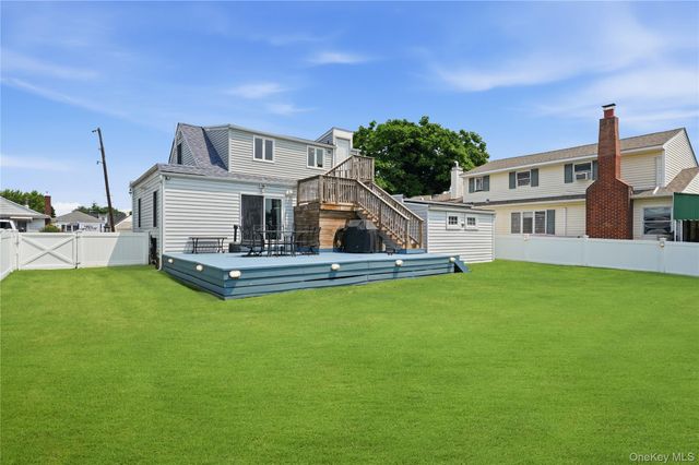 4 Flint Road, Amity Harbor, NY 11701