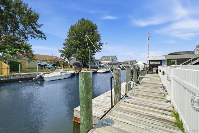 4 Flint Road, Amity Harbor, NY 11701