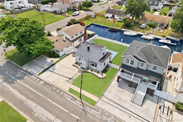 4 Flint Road, Amity Harbor, NY 11701