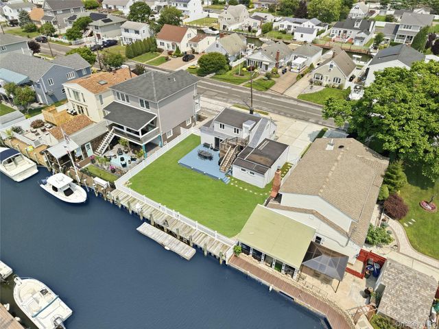 4 Flint Road, Amity Harbor, NY 11701