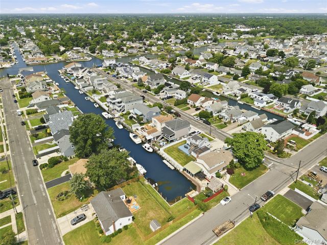 4 Flint Road, Amity Harbor, NY 11701