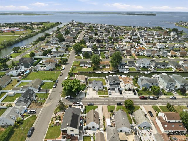 4 Flint Road, Amity Harbor, NY 11701