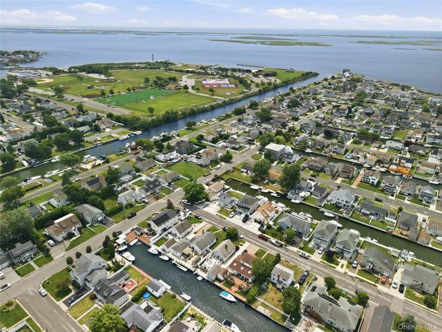 4 Flint Road, Amity Harbor, NY 11701