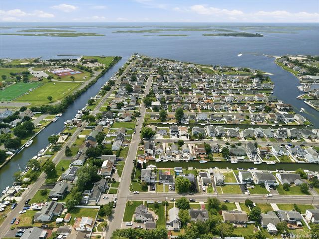 4 Flint Road, Amity Harbor, NY 11701