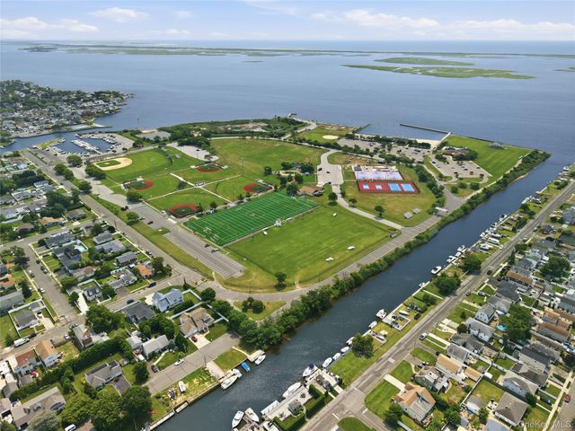 4 Flint Road, Amity Harbor, NY 11701