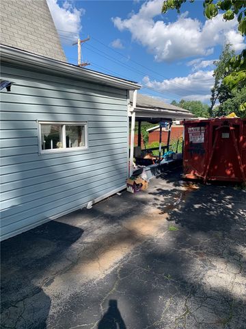 5102 Curry Rd, Baldwin Boro, PA 15236