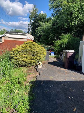 5102 Curry Rd, Baldwin Boro, PA 15236