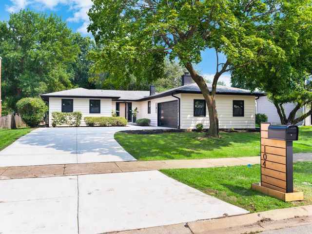 104 Devon Lane, Naperville, IL 60540