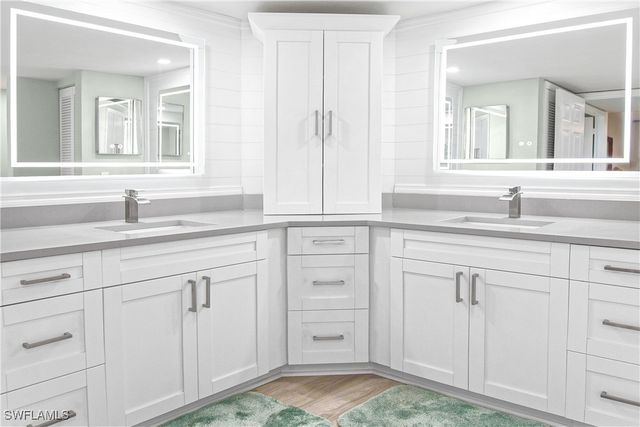 21 Bluebill AVE B-303, Naples, FL 34108