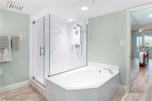 21 Bluebill AVE B-303, Naples, FL 34108