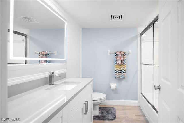 21 Bluebill AVE B-303, Naples, FL 34108