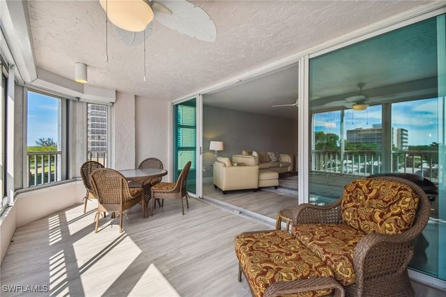 21 Bluebill AVE B-303, Naples, FL 34108