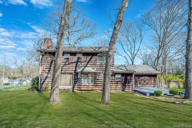 72 W Dennis Lane, Coram, NY 11727