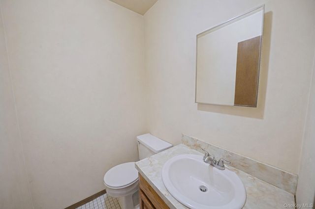 72 W Dennis Lane, Coram, NY 11727