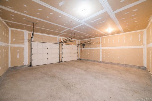 72 W Dennis Lane, Coram, NY 11727