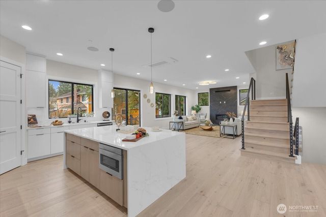 4025 172nd Avenue NE, Redmond, WA 98052