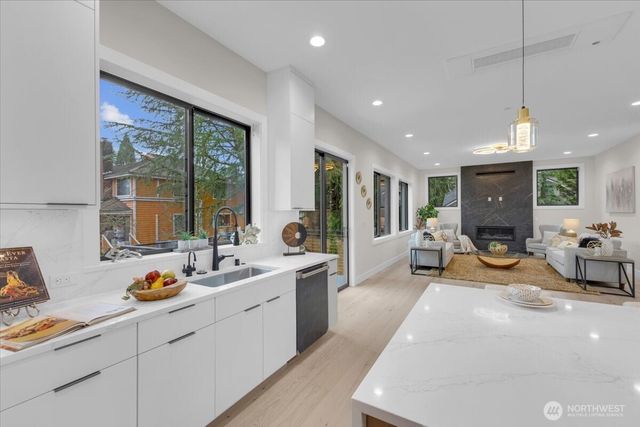 4025 172nd Avenue NE, Redmond, WA 98052